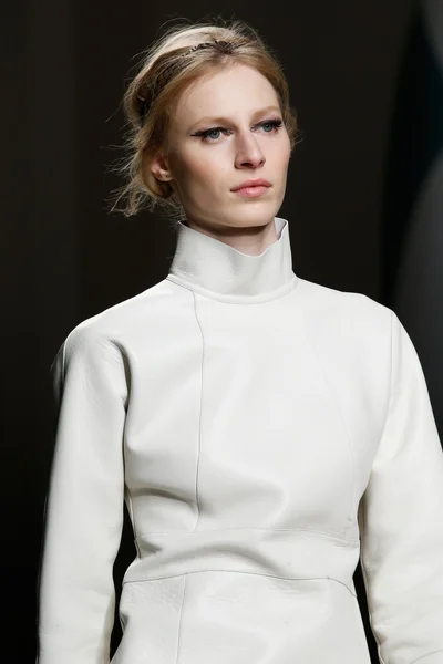Look 3